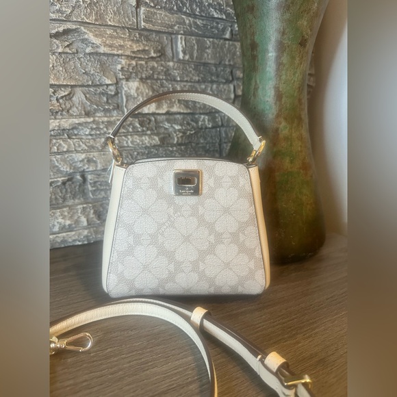Kate Spade Cream Mini Bag NWT. Adorable 
Bag to carry for a night out!! - Picture 2 of 8